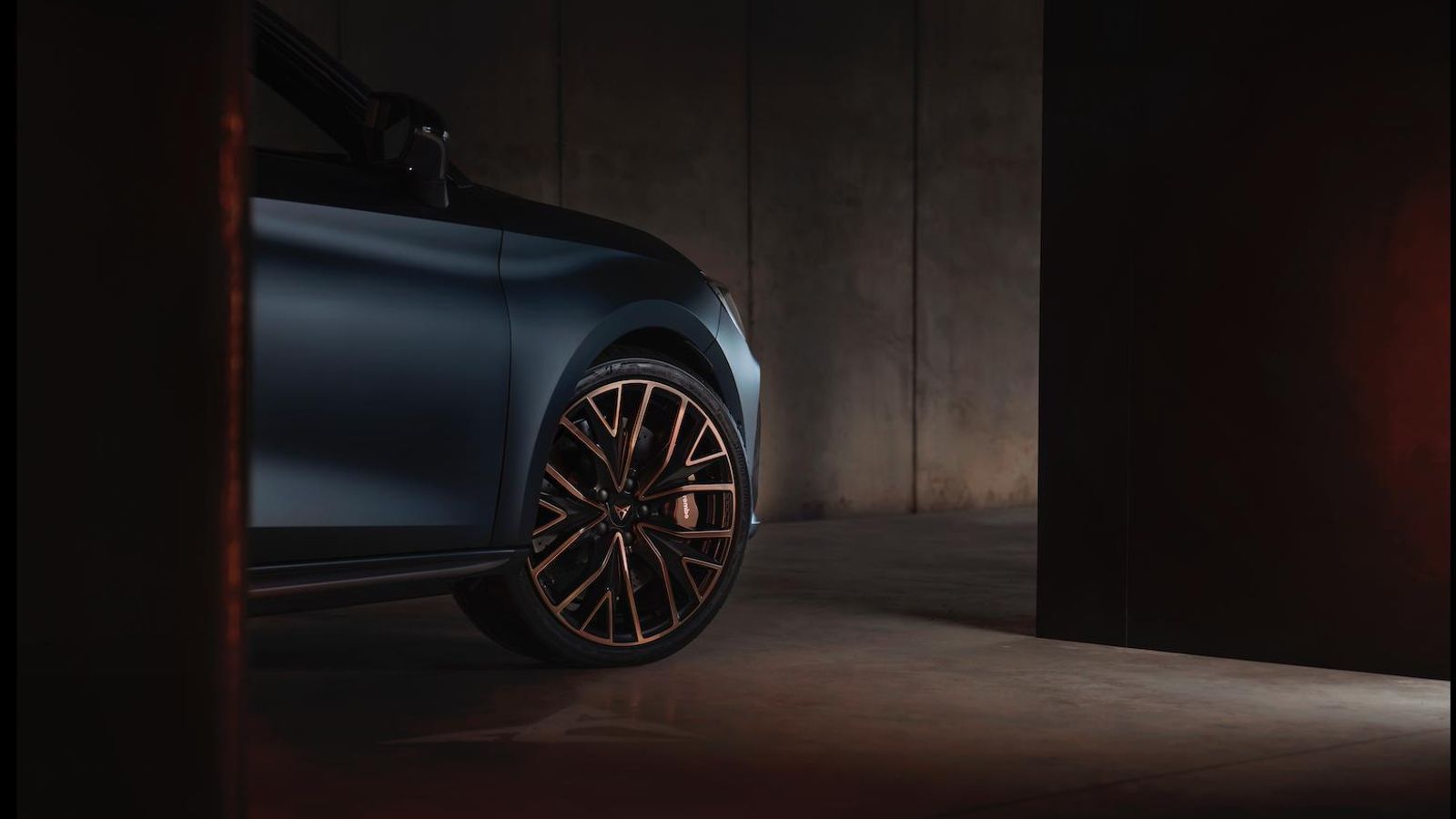 Las llantas son de 19" en los VZ Cup y de tipo bicolor. El equipo de frenos lo firma Brembo.