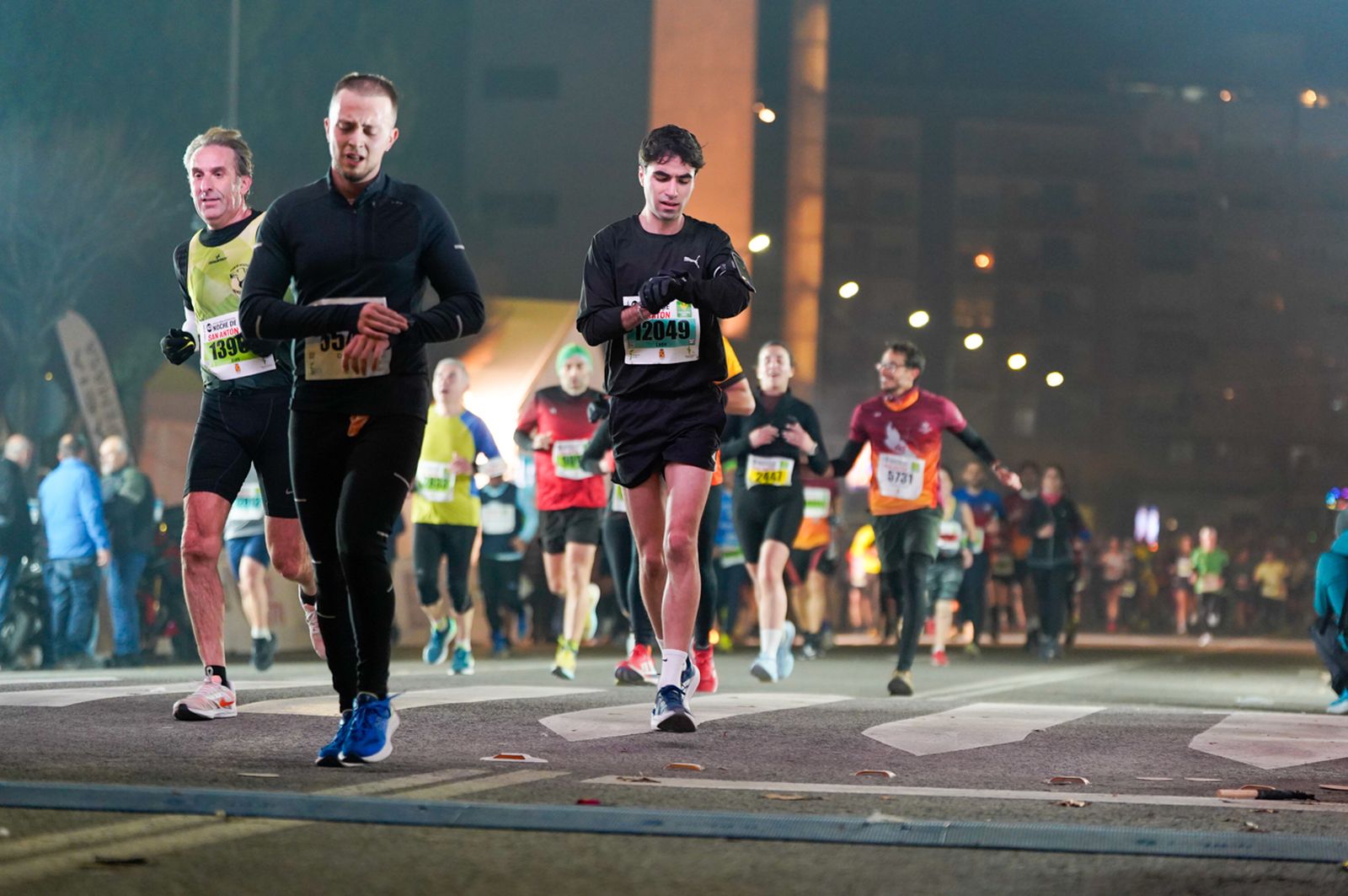 En imágenes: búscate en tu llegada a meta de la Carrera de San Antón 2026 (9)