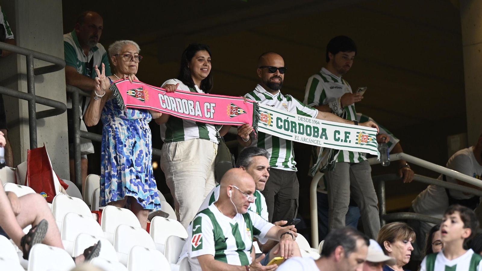 Las mejores fotos del ambiente en El Arcángel para el Córdoba CF - Albacete