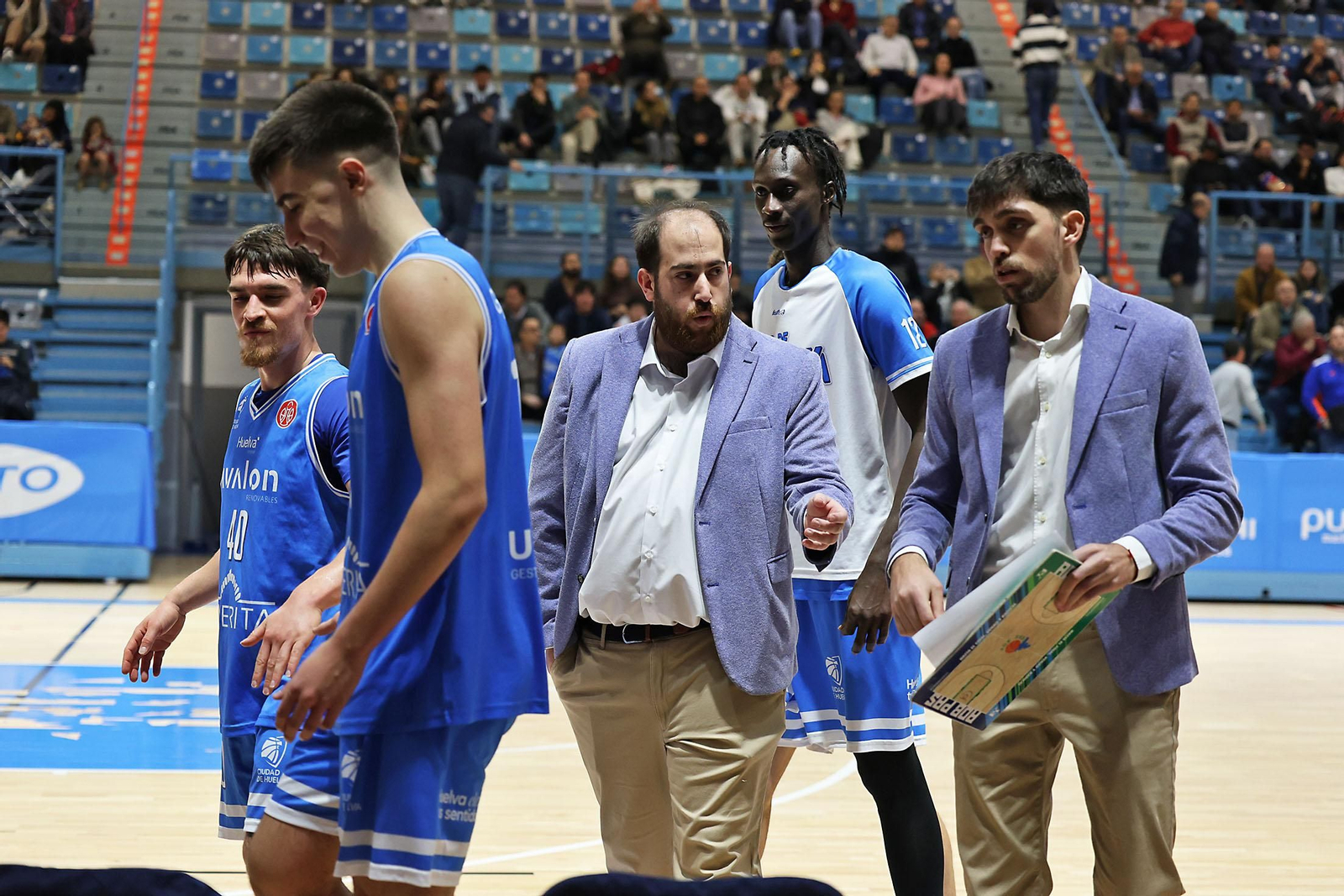 Imágenes del partido de baloncesto entre el Ciudad de Huelva y La Salud Archena