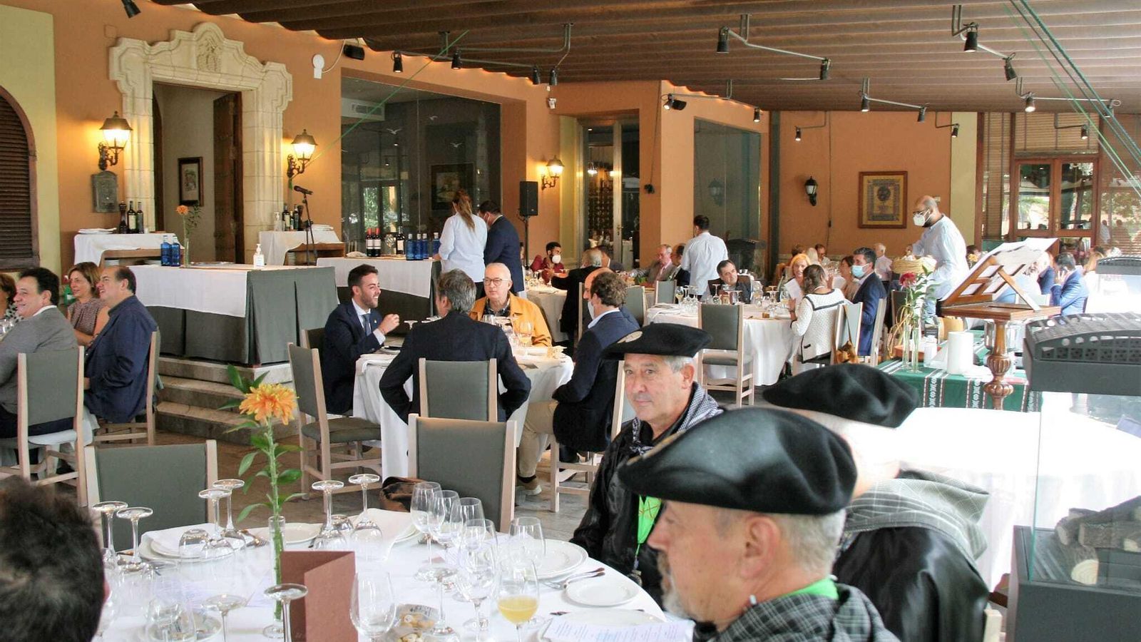 Una vista del salón donde se ofreció el menú presentación de las jornadas.