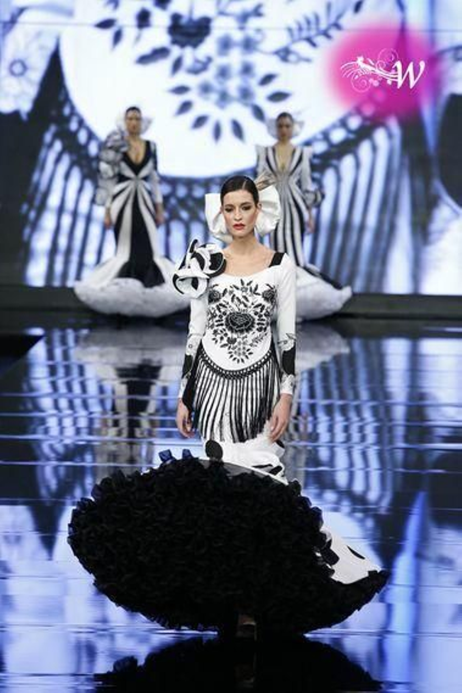 Así es la colección 2020 de flamenca de Ana Morón, todas las fotos del desfile en SIMOF