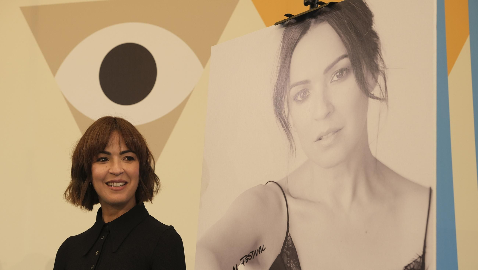 Verónica Sánchez, una estrella de FICAL en el Paseo de la Fama de Almería, en imágenes