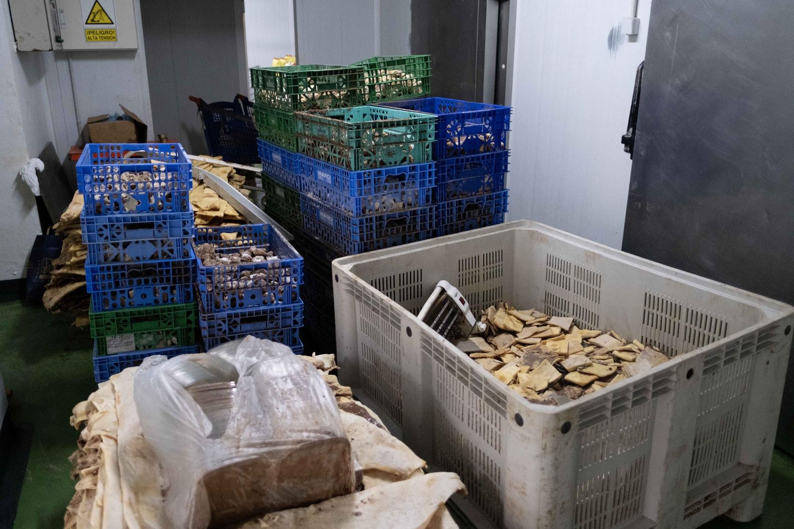 Riada de lodo y piedras en Jimera de Líbar, en fotos