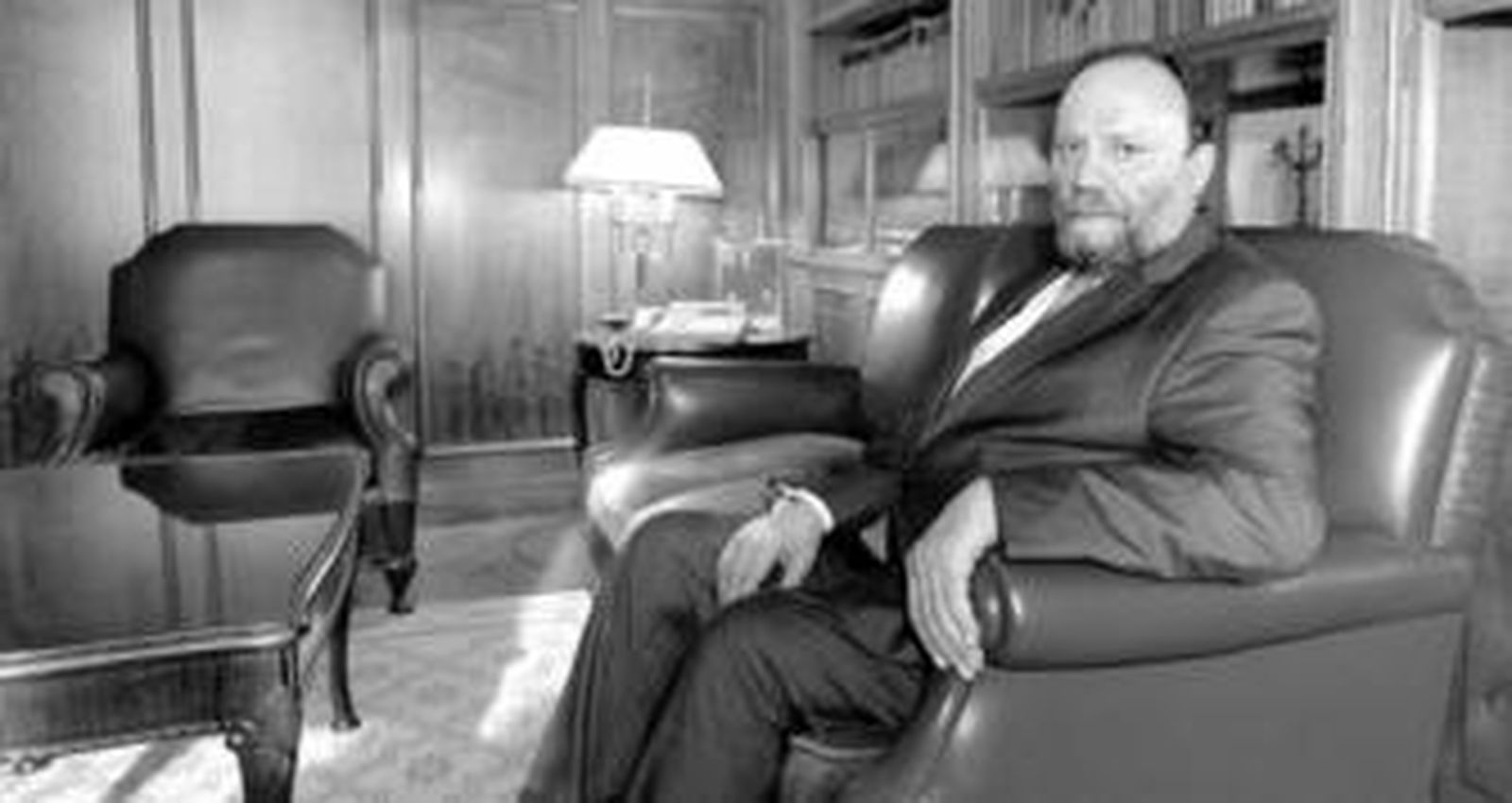 Francisco González Lodeiro antes de la entrevista con Granada Hoy en su despacho en el Hospital Real.