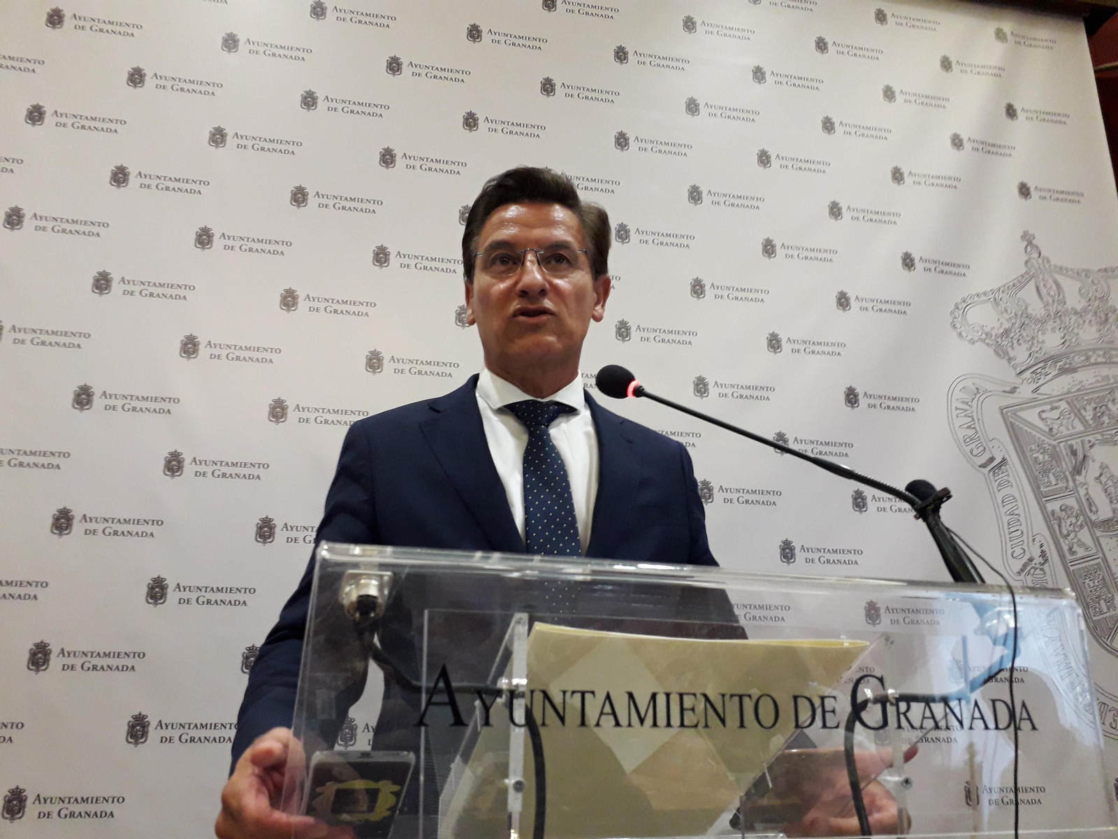 Salvador dice que los "trapos se lavan en casa" y deriva a reuniones en Madrid la aclaración sobre el pacto con el PP