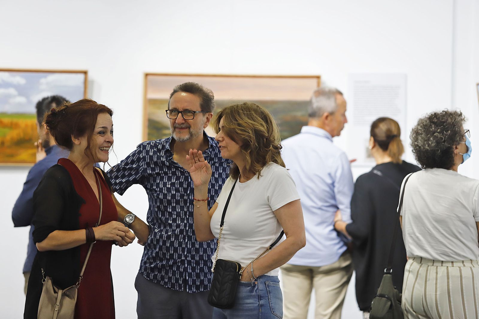 Imágenes de la inauguración de la exposición 'Pasajes y Paisajes de Doñana' de Juan VIlla