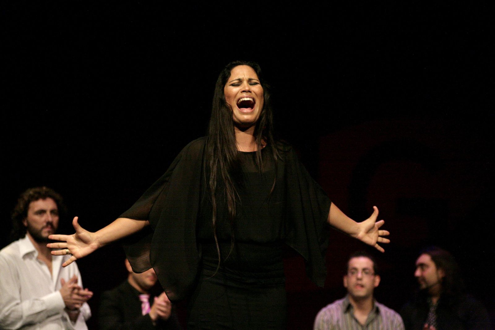 Increíble voz broncínea