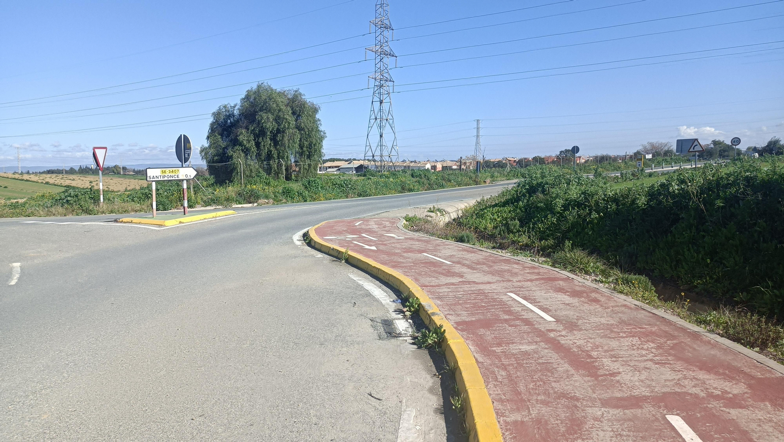 Seguimos la SE-3407 hasta entrar en la población.