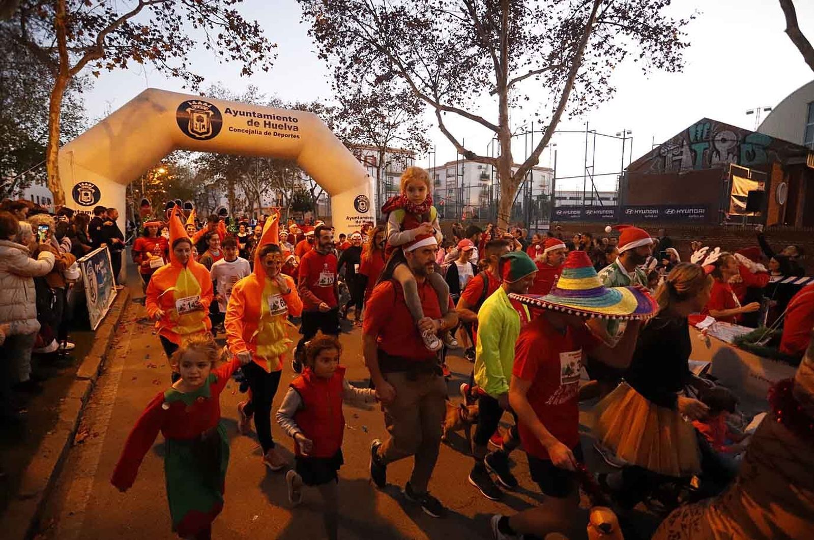 Imágenes de la carrera de San Silvestre en Huelva
