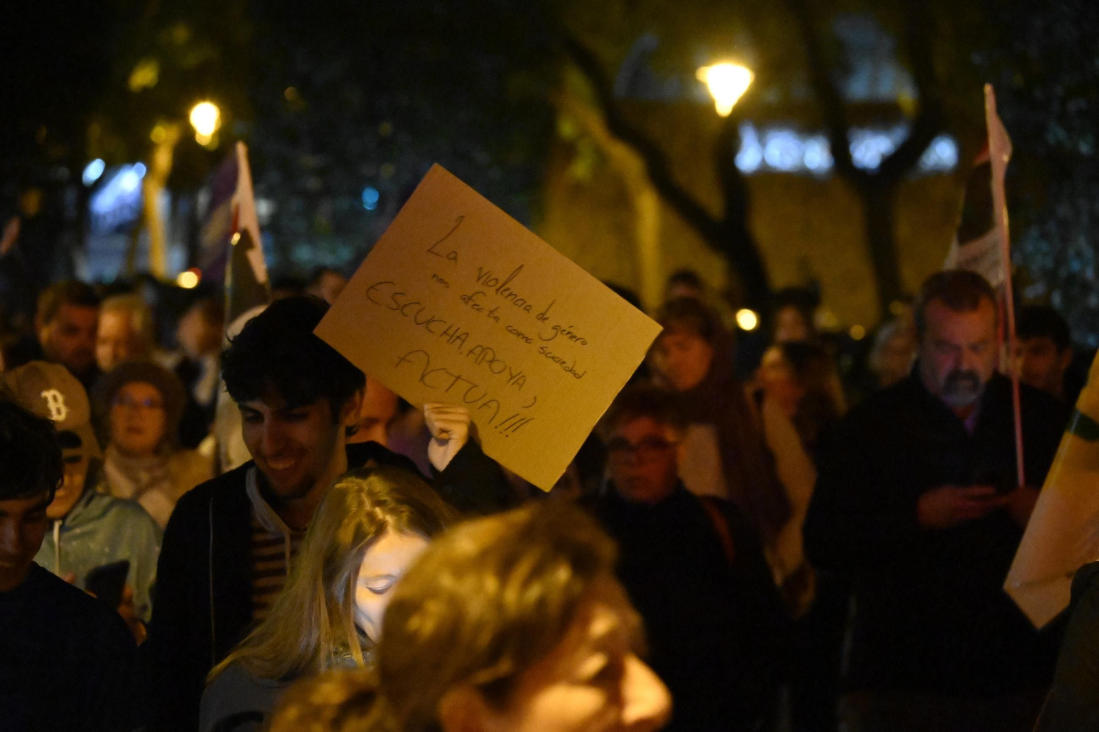 Imágenes de la manifestación con motivo del 25N en Huelva
