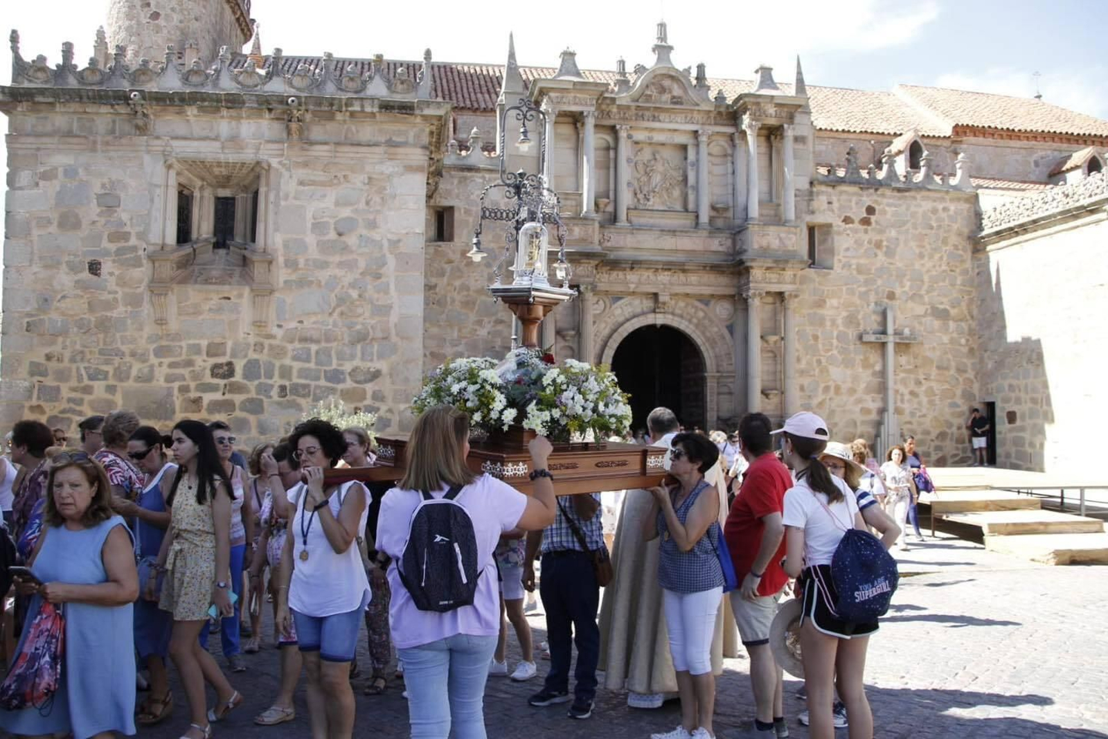 Hinojosa del Duque despide a la Virgen de Guía, en imágenes
