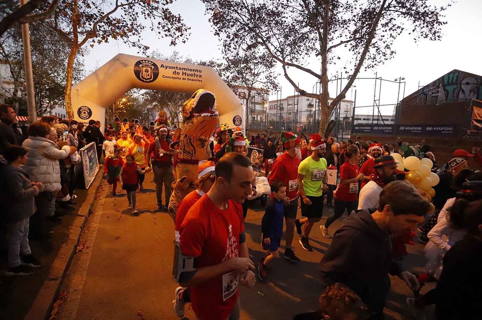 Imágenes de la carrera de San Silvestre en Huelva