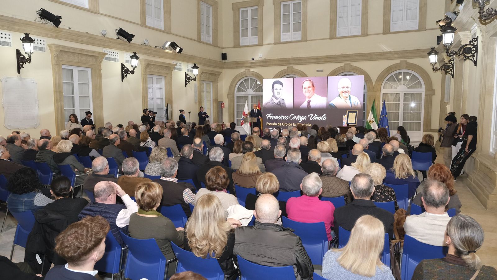 Las fotografías de la entrega del Escudo de Oro de la Provincia al Doctor Francisco Ortega Viñolo