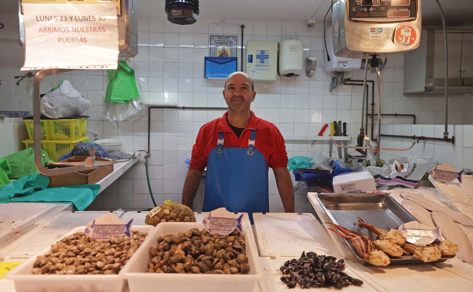 Fotos de las últimas compras en Algeciras para la cena de Nochebuena