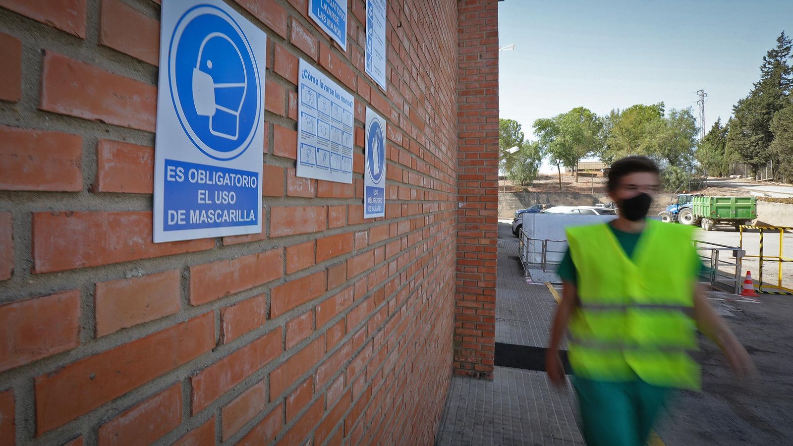 Señalítica con las normas básicas de prevención anti-Covid en Gibalbín.