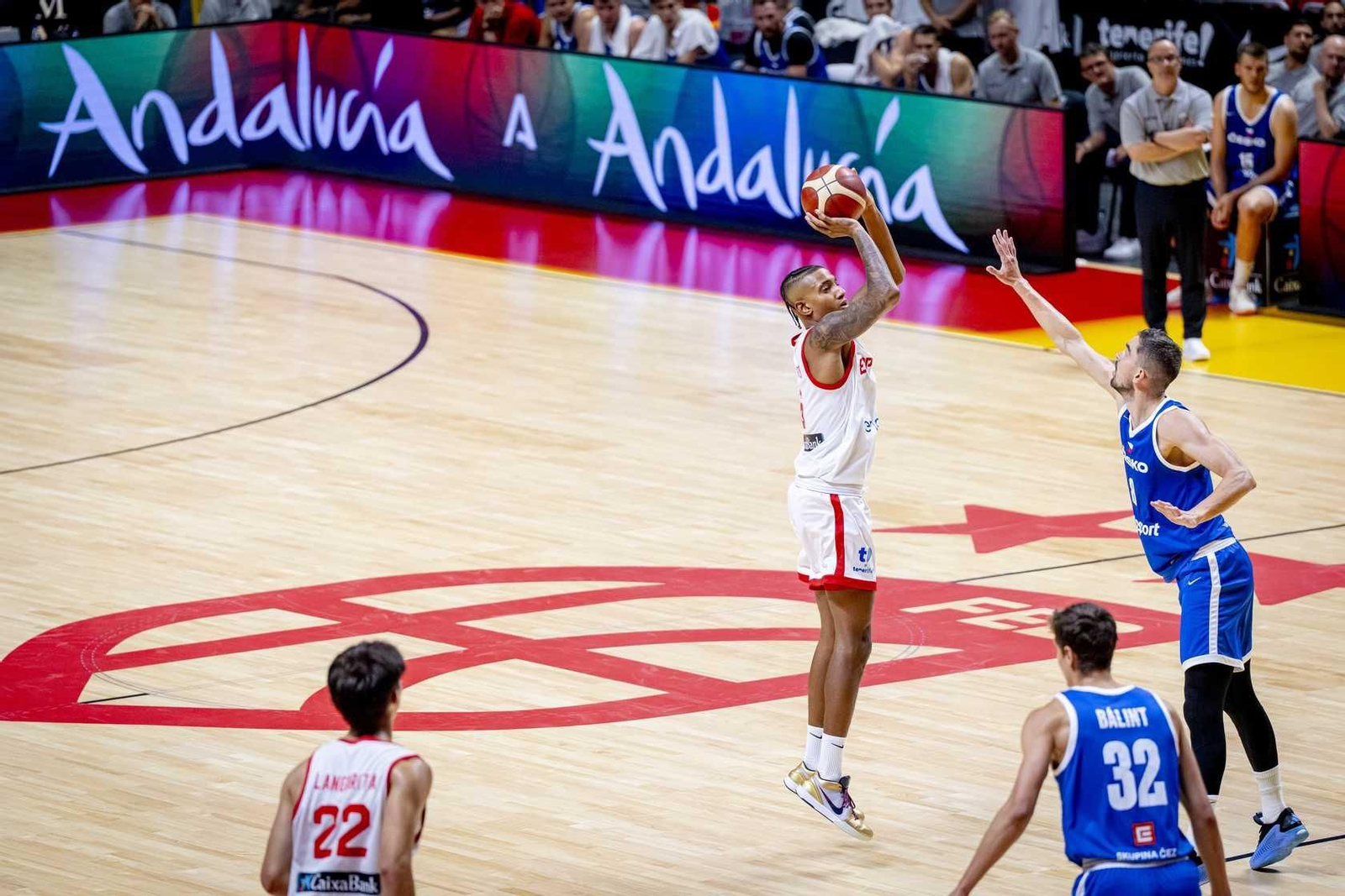 España B-República Checa, en fotos