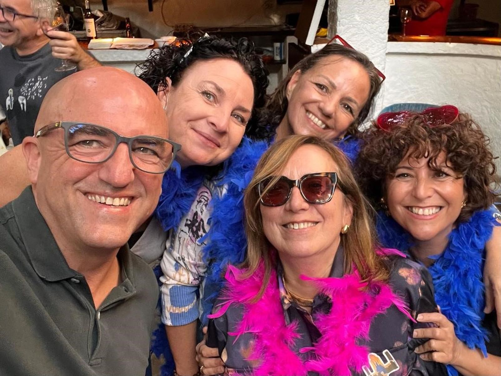 Maribel García con Pepe Sánchez, Maribel de la Flor, Bea Sánchez y Mari Viollet.