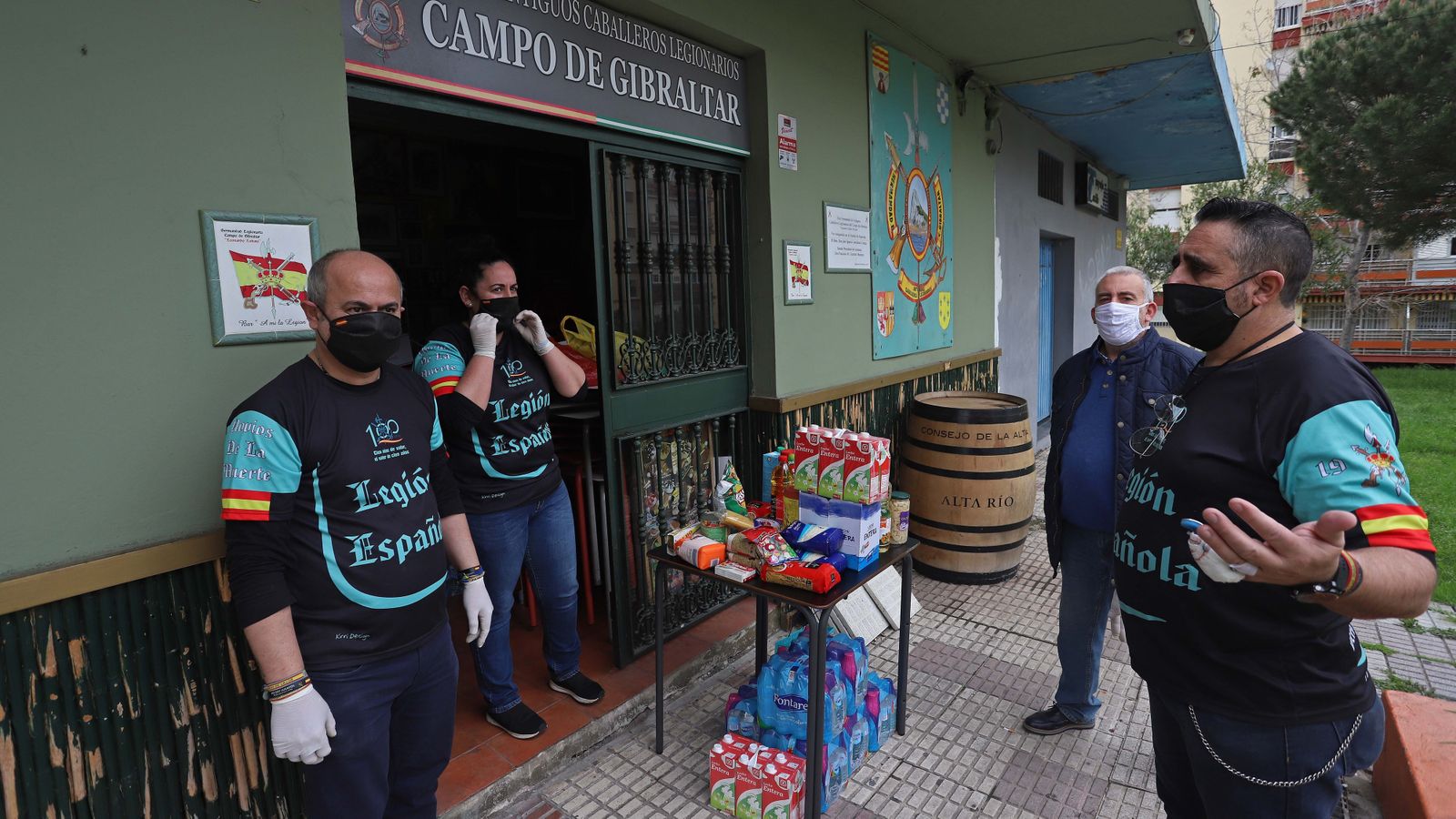 Recogida de alimentos de la Hermandad de Antiguos Caballeros Legionarios del Campo de Gibraltar