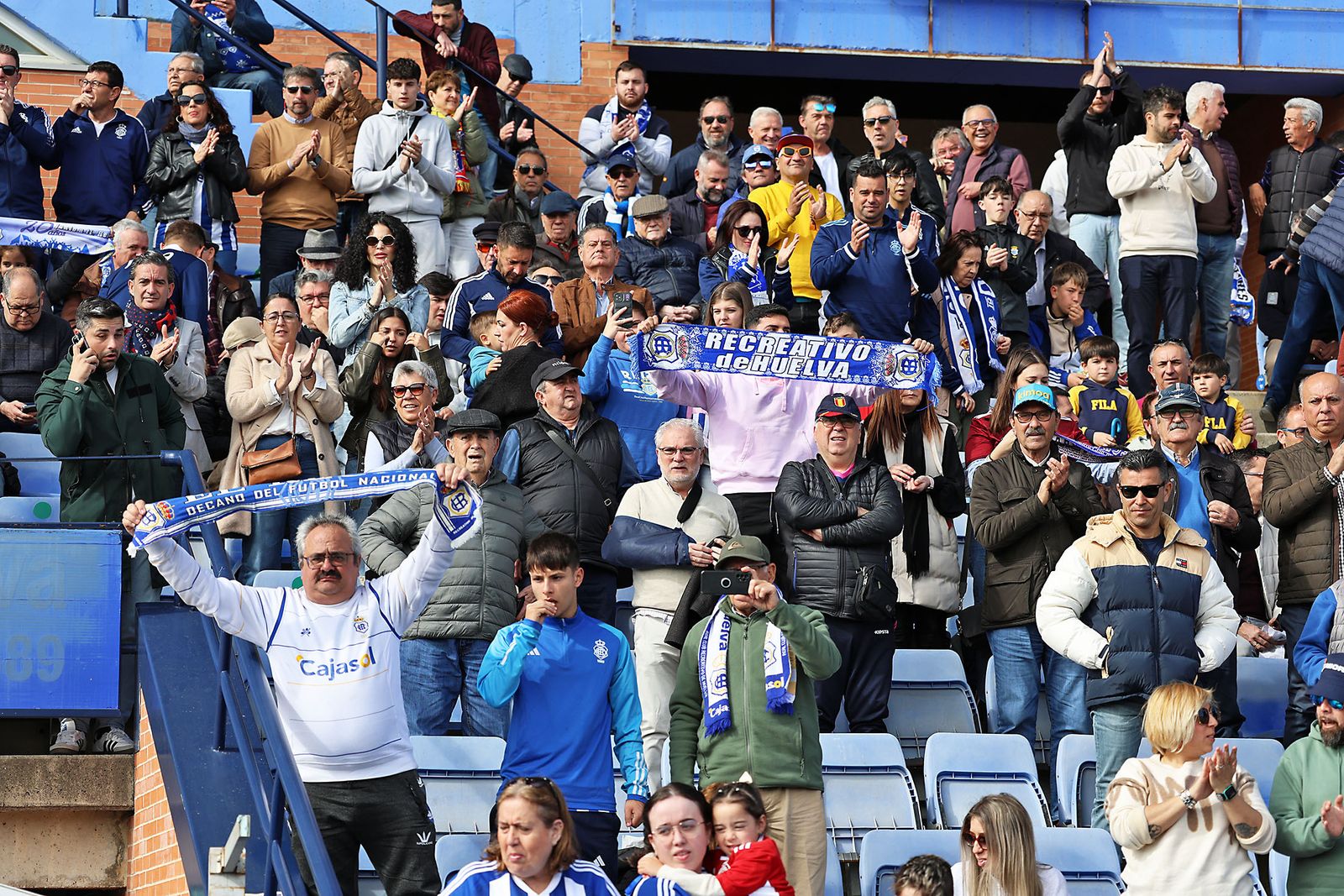 Ambiente en las gradas del Recreativo de Huelva vs AD Ceuta FC