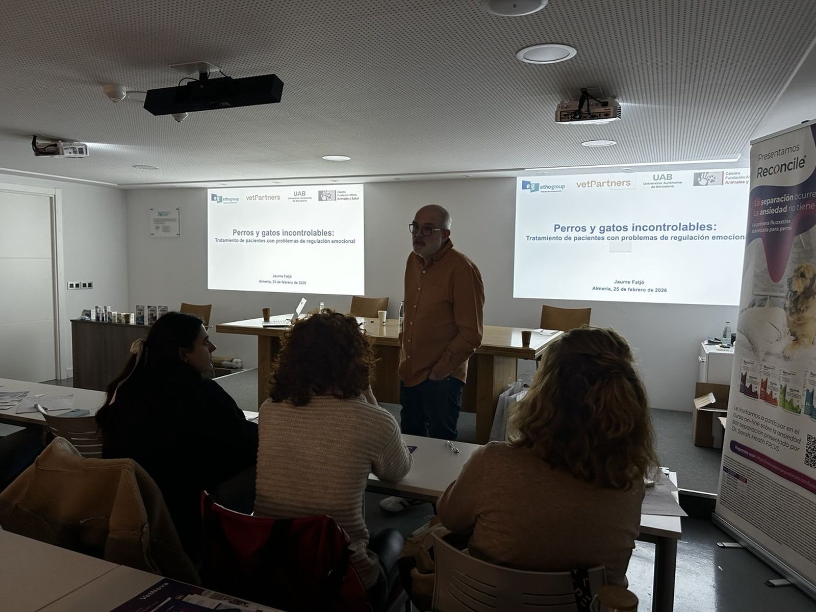 Jaume Fatjó en el Colegio Oficial de Veterinarios de Almería