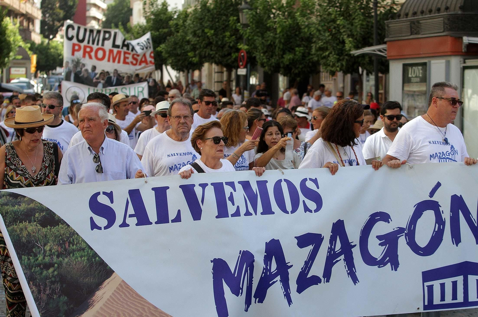 Imágenes de la manifestación "Salvemos las Playas de Huelva"