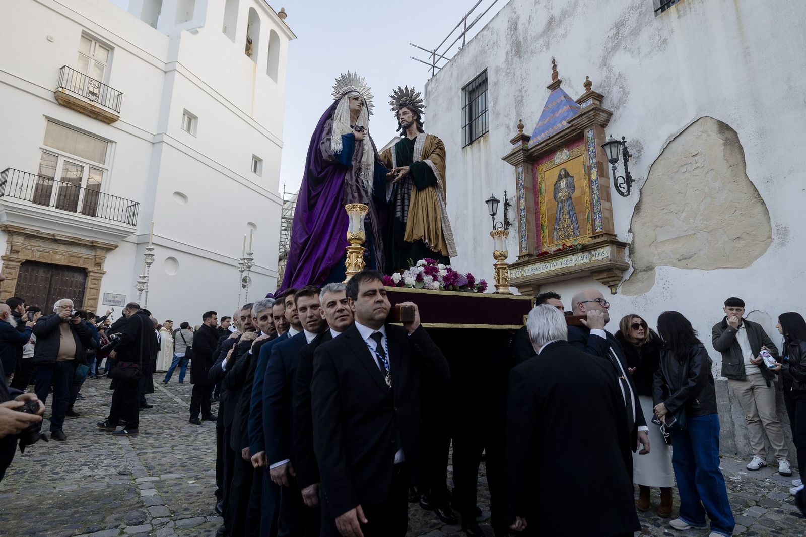 Las imágenes de los traslados de las cofradías de Santa Cruz