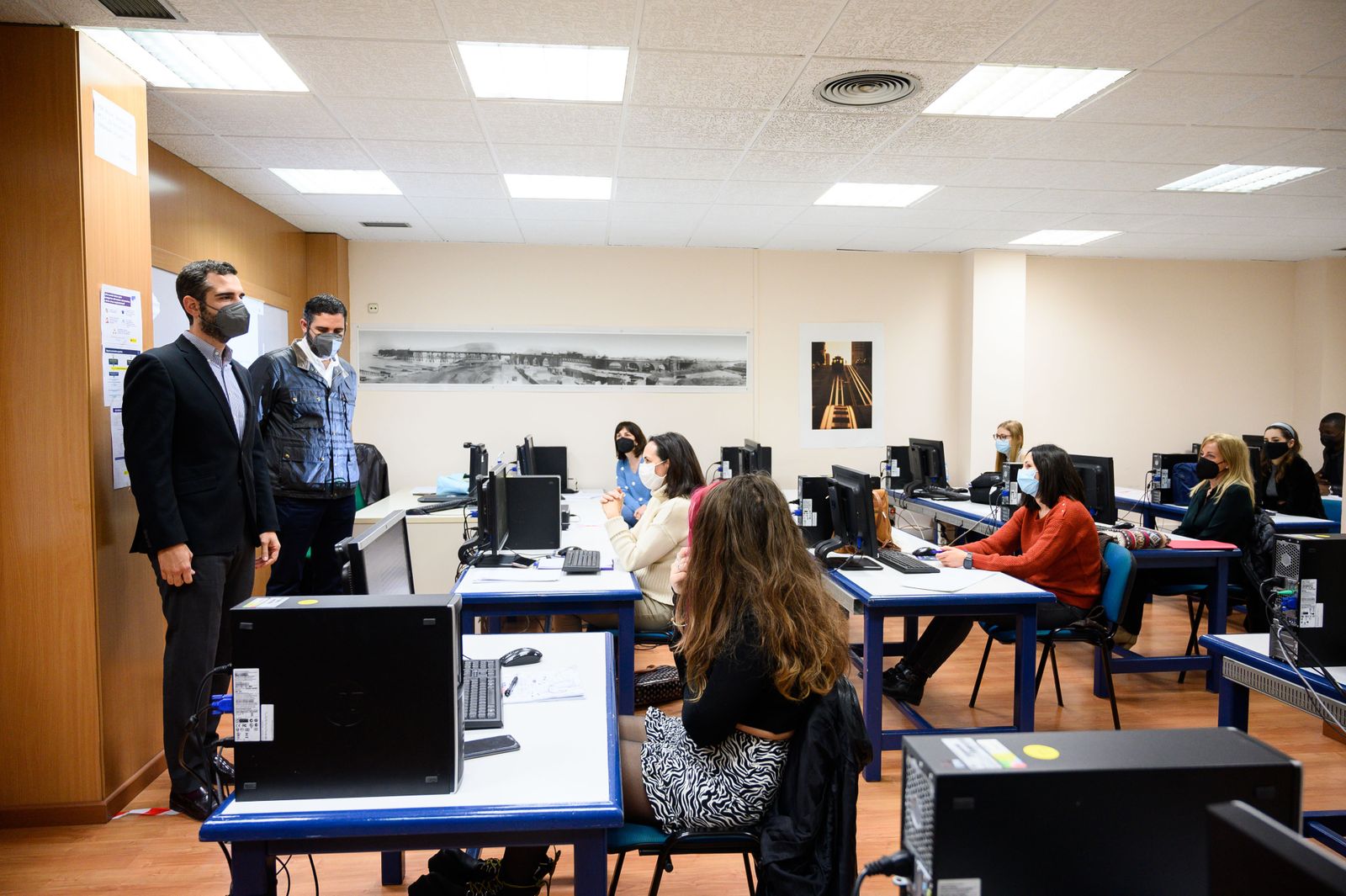 El alcalde y el concejal de Economía han asistido al comienzo de uno de los primeros cursos de formación