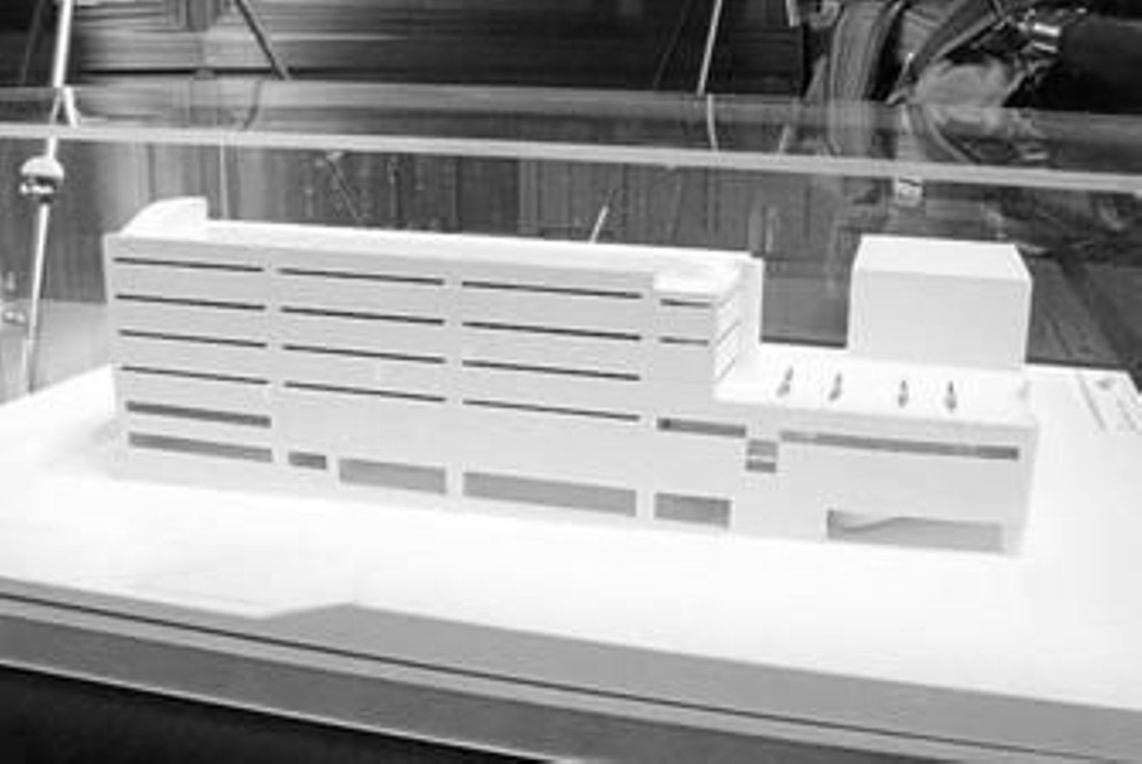 Maqueta del futuro edificio para Archivo Histórico Provincial de Huelva en su fachada hacia la plaza Paco Toronjo.