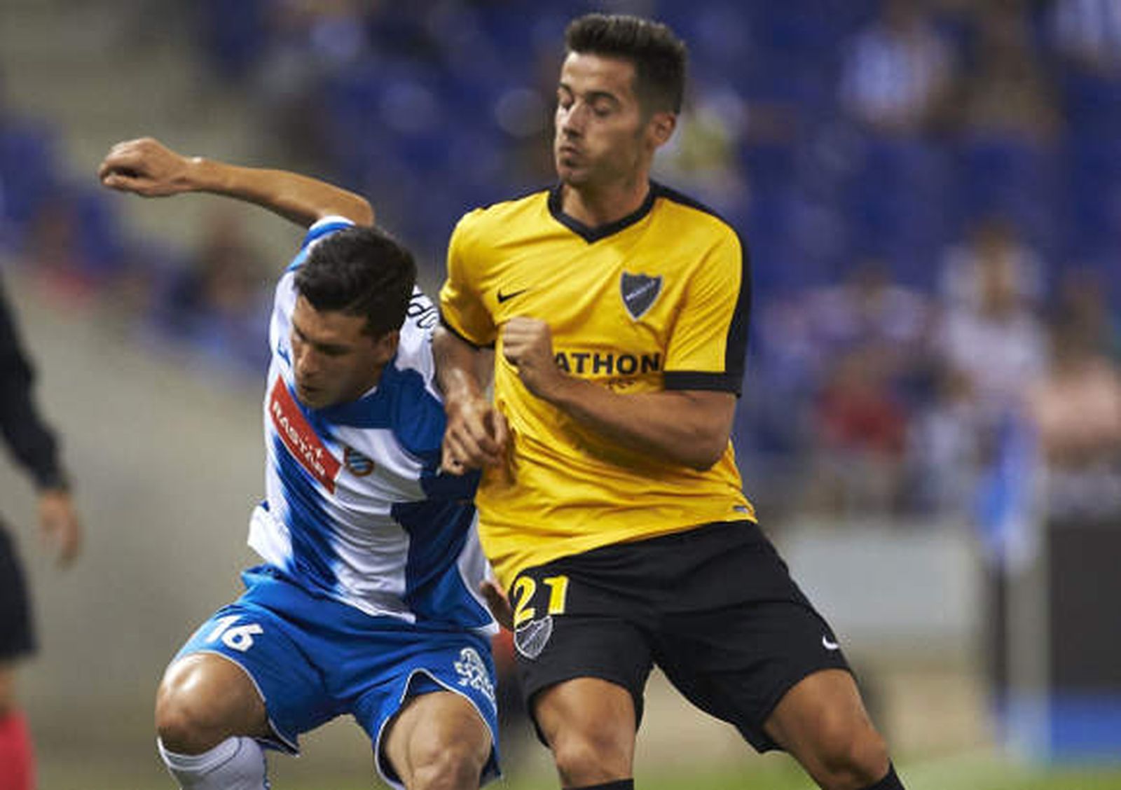 Desnudo con ropa (2-2)