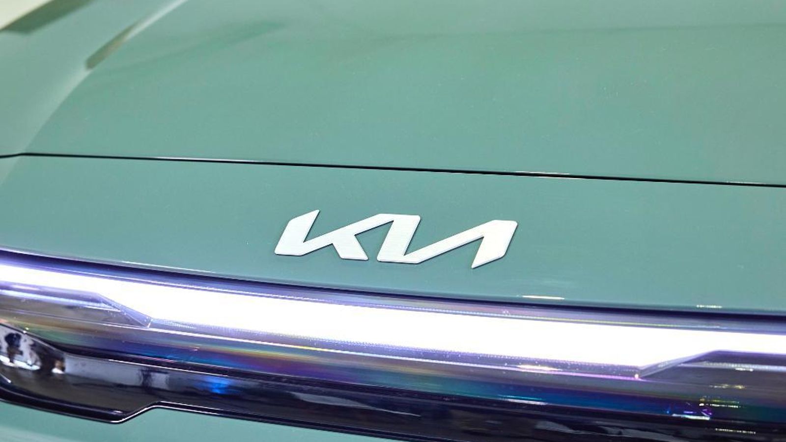 Esta tira luminosa que liga los dos faros frontales sólo está disponible en el acabado más alto de los tres disponibles en el Picanto.