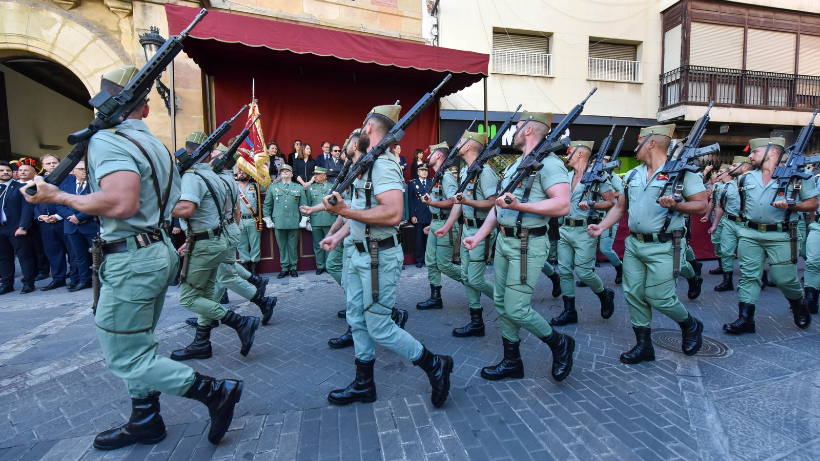 Fotos del Lunes Santo en Algeciras: Desfile de La Legión