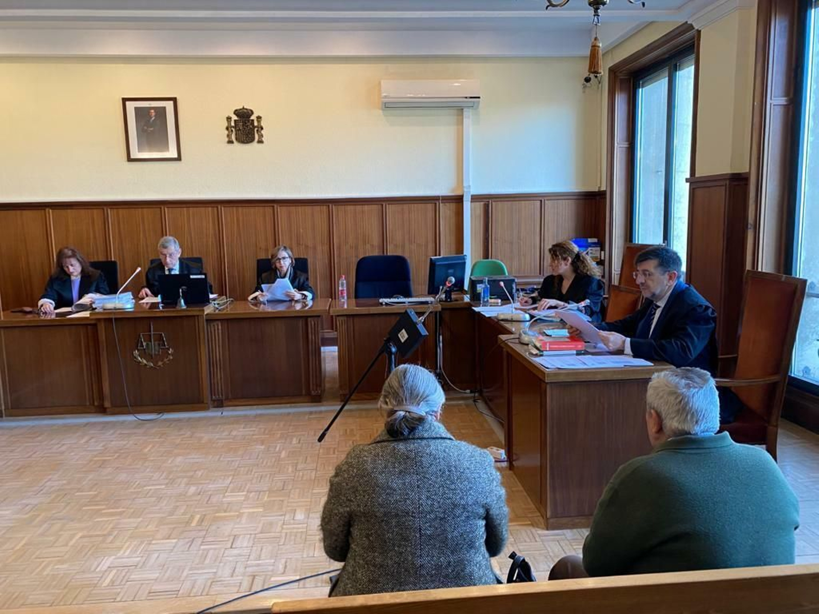 Los acusados de encerrar a su hermano en un palomar ante el tribunal