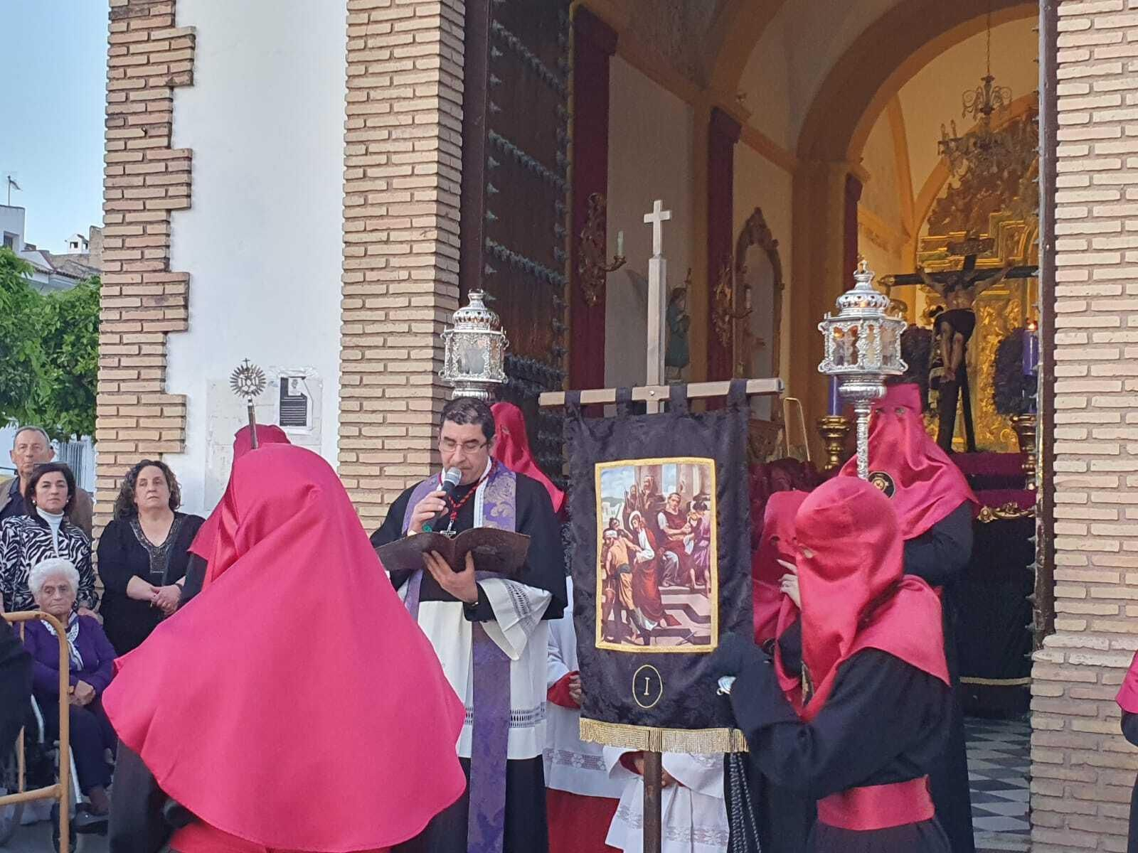 Martes Santo en Castro del Río: La procesión del Cristo de la Salud, en imágenes