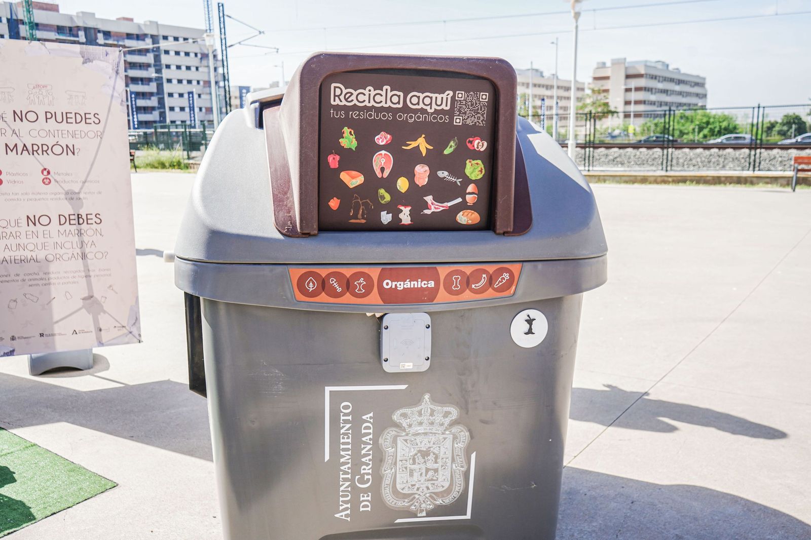 Contenedor marrón para la fracción orgánica.