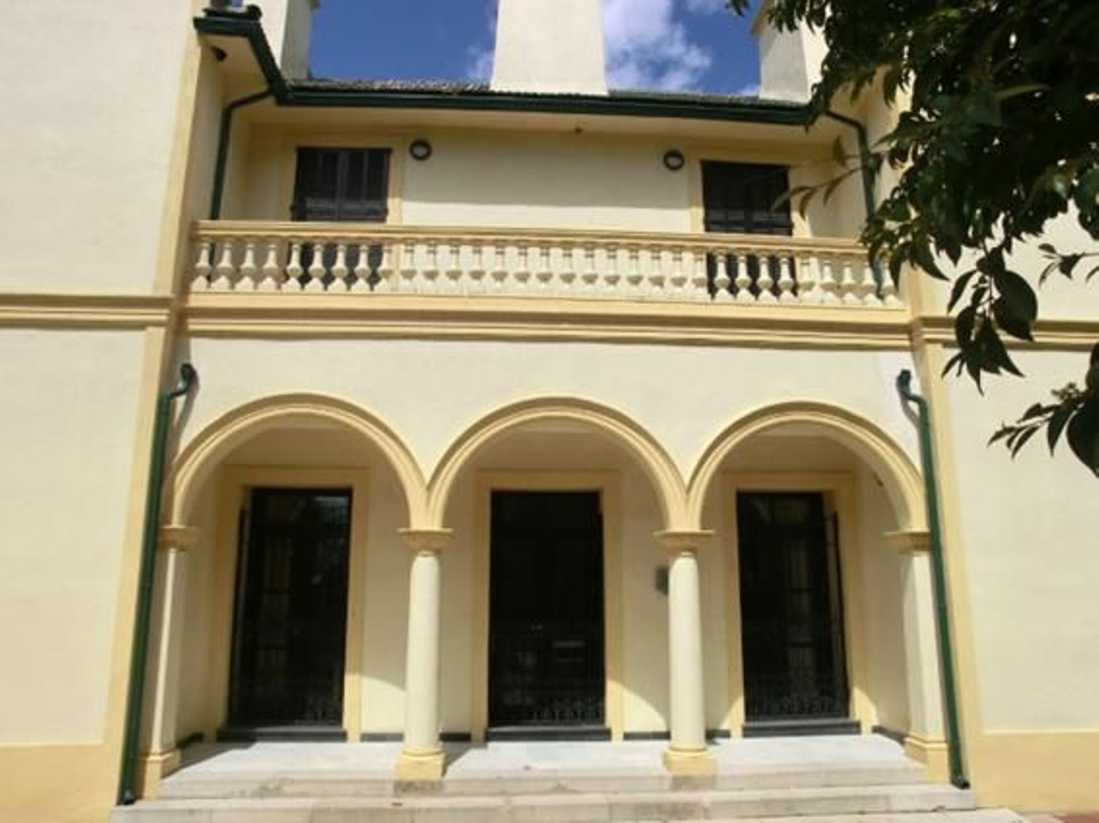 La portada de Villa Smith.