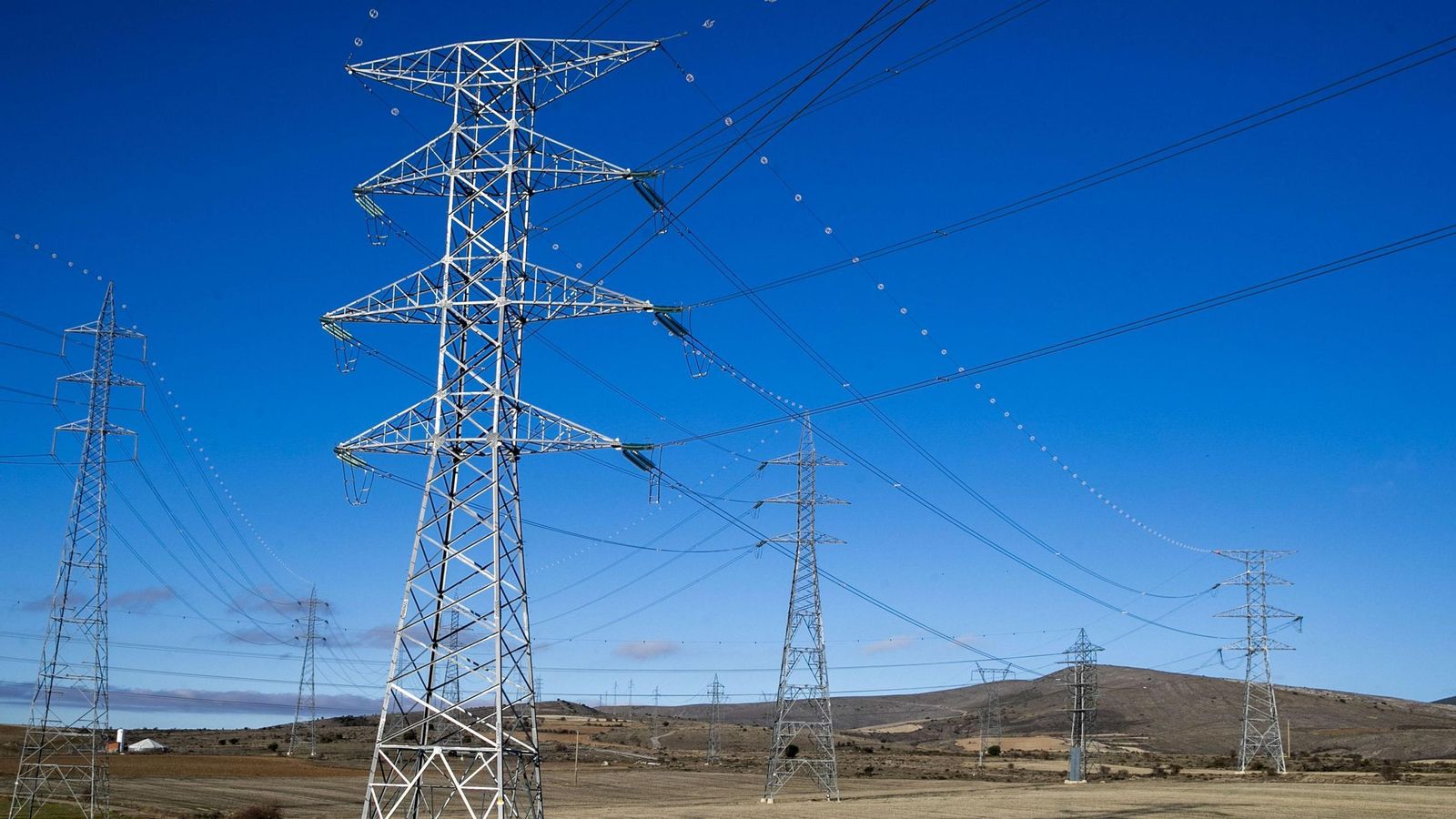 Imagen de archivo de una línea de alta tensión