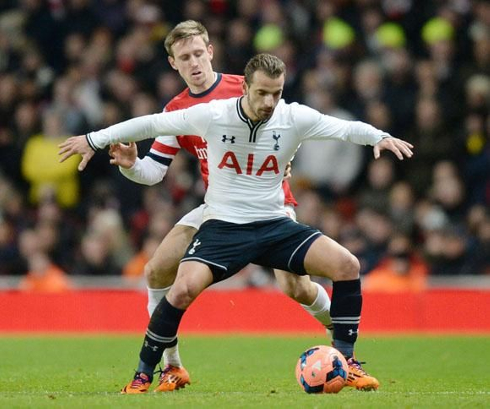 El Tottenham se entromete en la operación Alberto Moreno: 17 millones más la cesión de Soldado