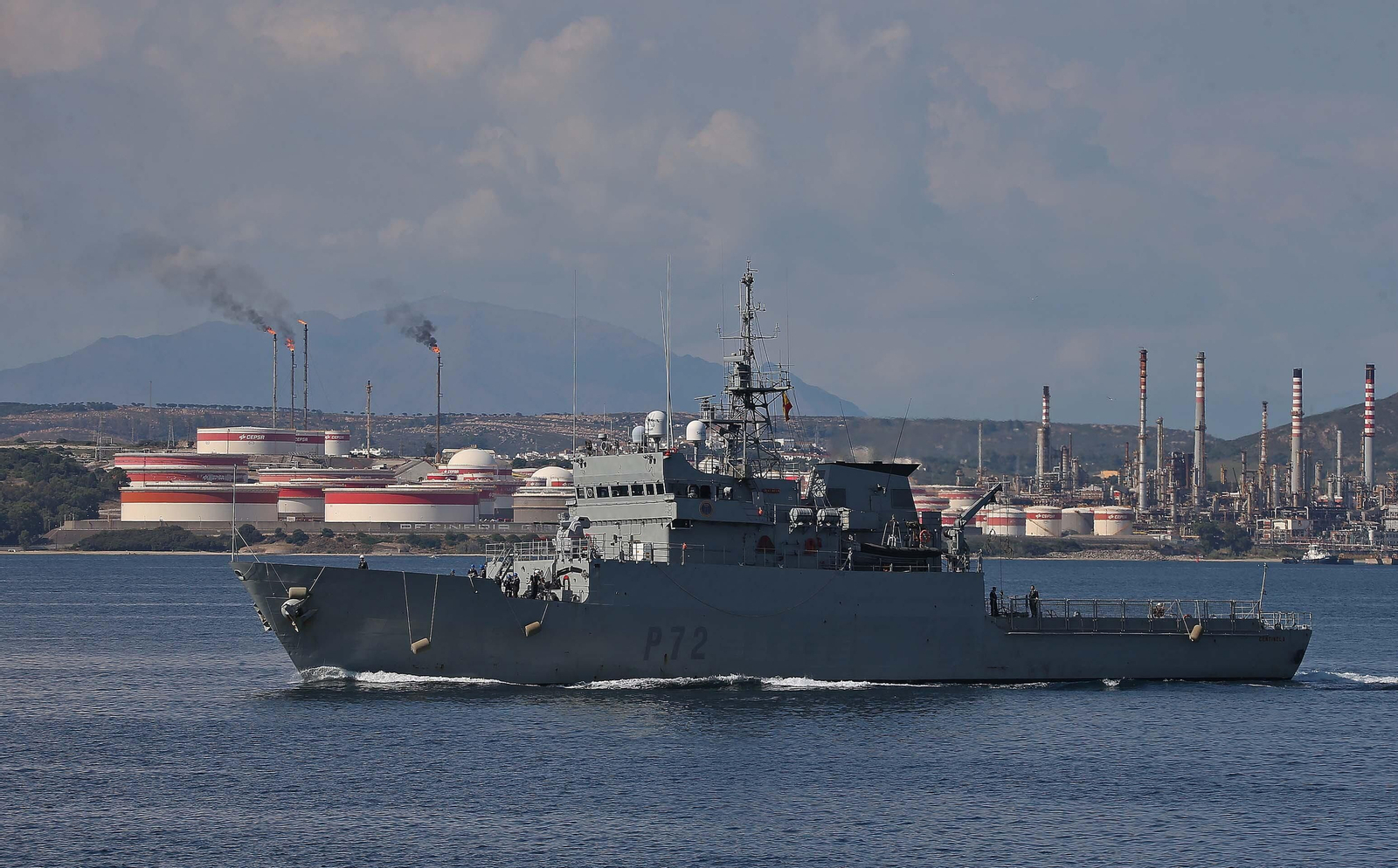 La llegada del patrullero de la Armada 'Centinela' al puerto de Algeciras, en imágenes