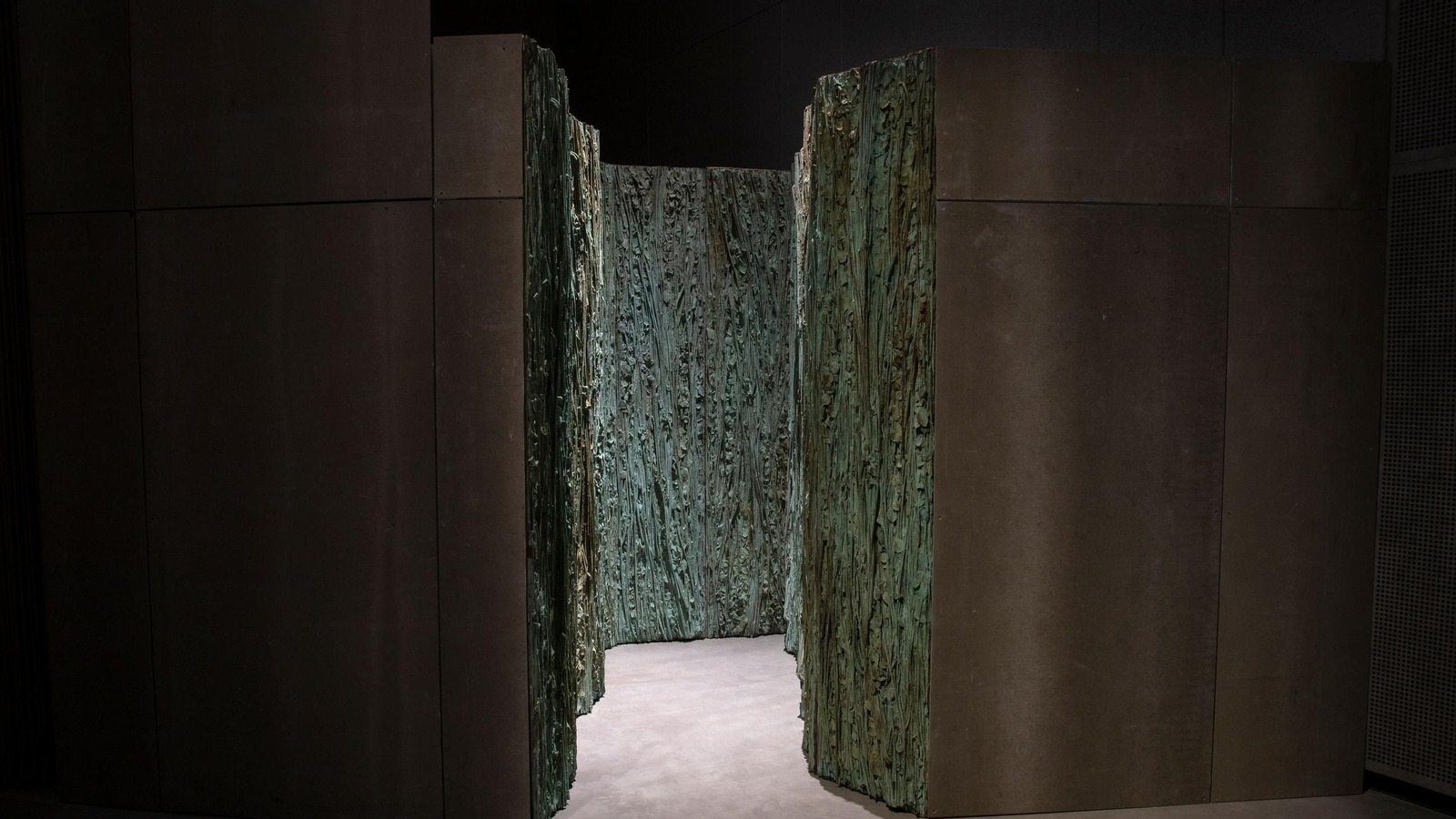Obra de Cristina Iglesias, 'Habitación vegetal III, 2000'. Obra de Cristina Iglesias, 'Habitación vegetal III, 2000'.