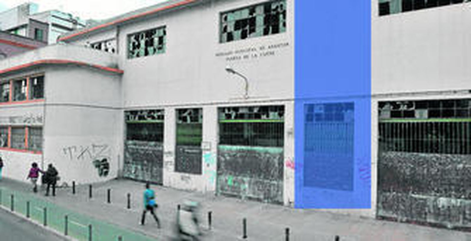 Estado actual del exterior del edificio del mercado de la Puerta de la Carne, pendiente de rehabilitación.