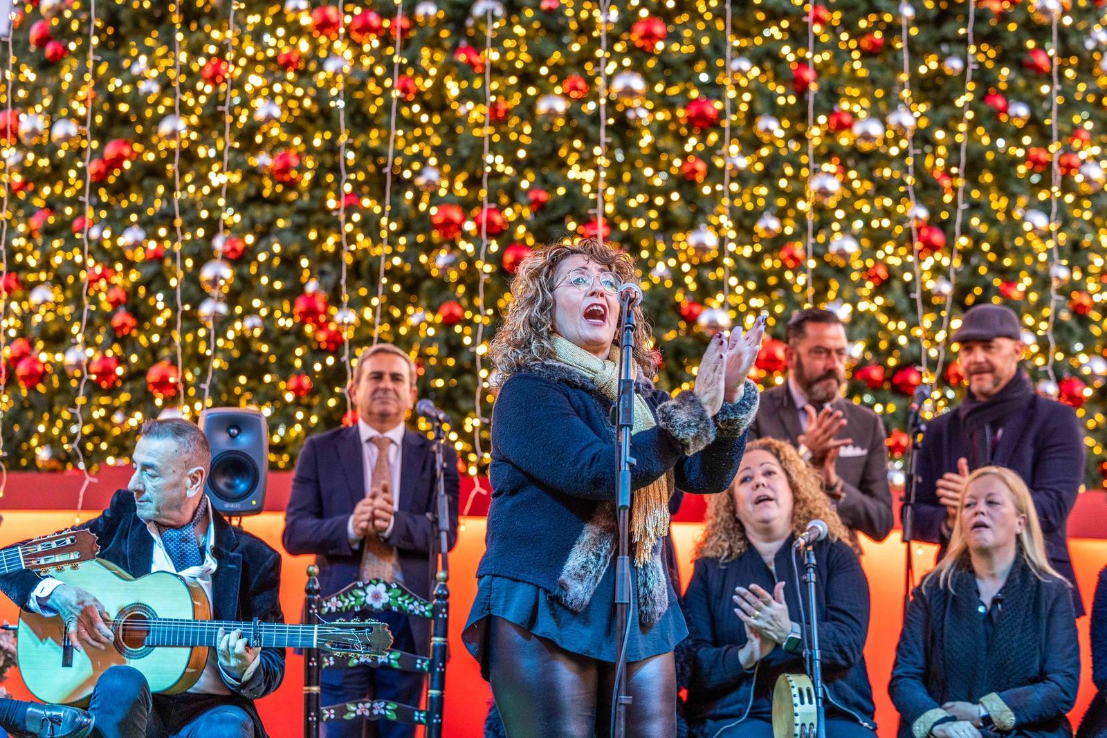 Segunda zambomba navideña en la plaza del Rey de San Fernando: las imágenes