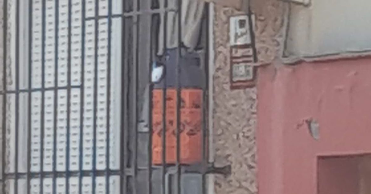Se atrinchera en una casa de Huelva y amenaza con hacer estallar una ...