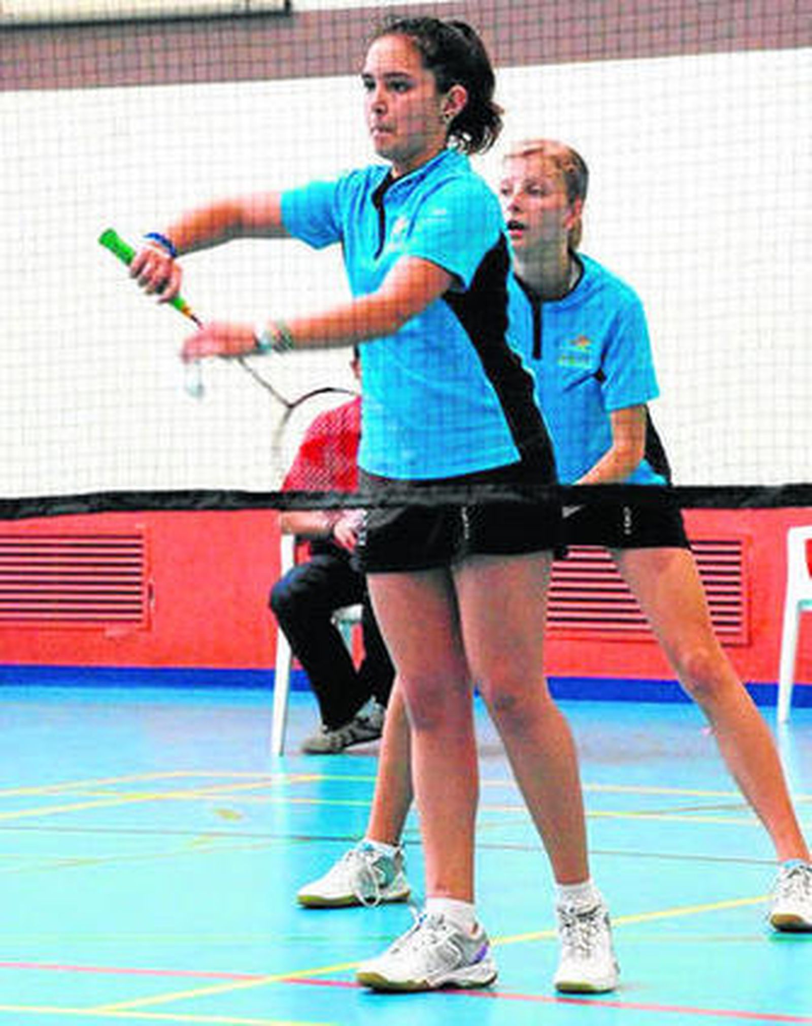 Borras y Endtz se disponen a sacar, en Teruel.