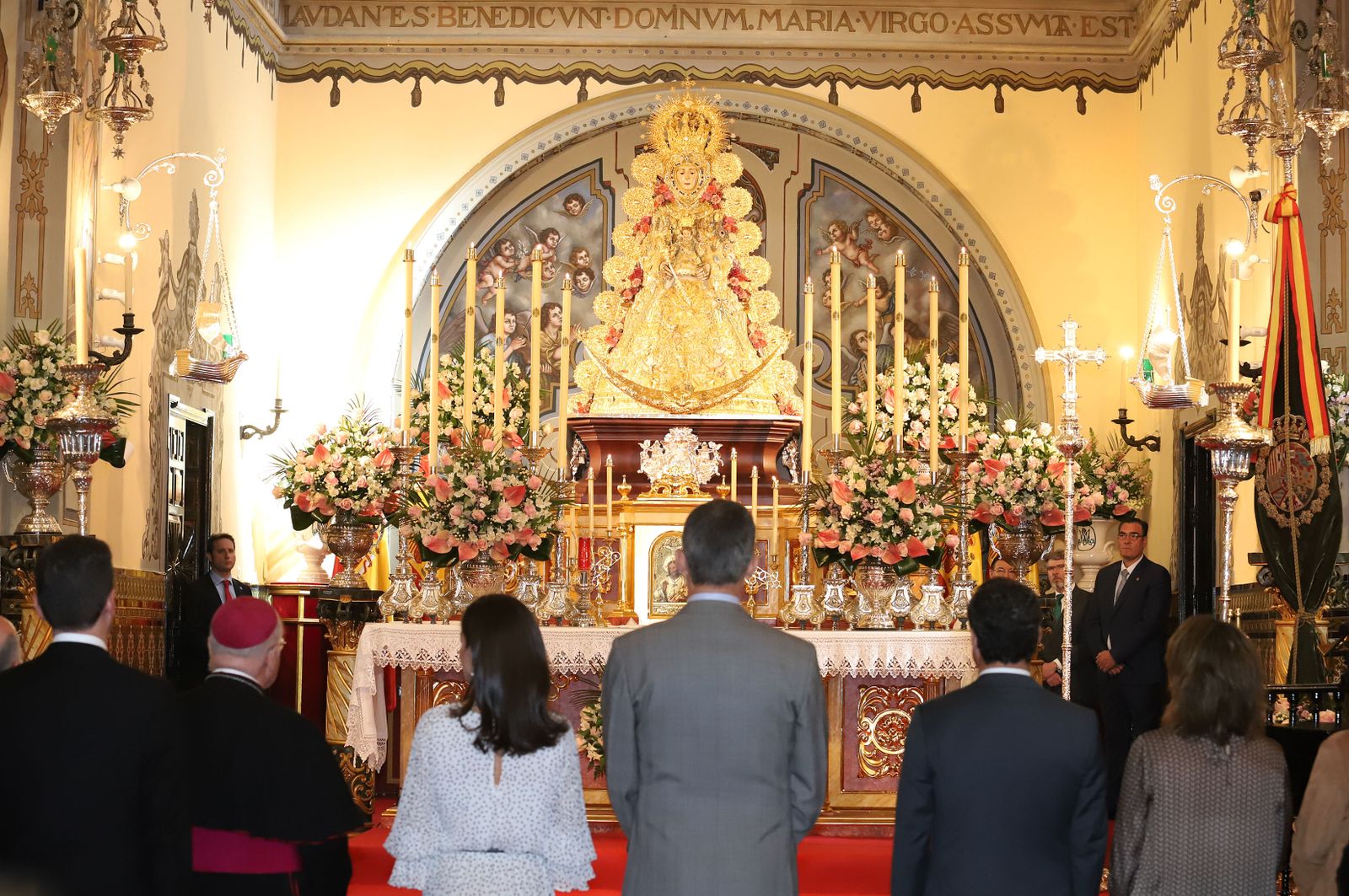 Imágenes de Don Felipe y Doña Letizia en su visita a la Virgen del Rocío