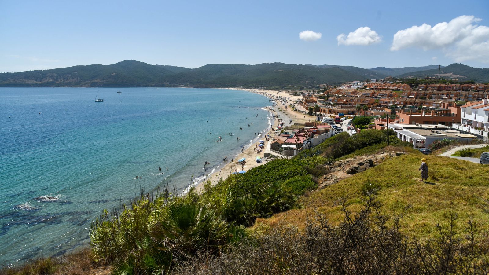 Las fotos del ultimo domingo de la temporada oficial de playas en Algeciras