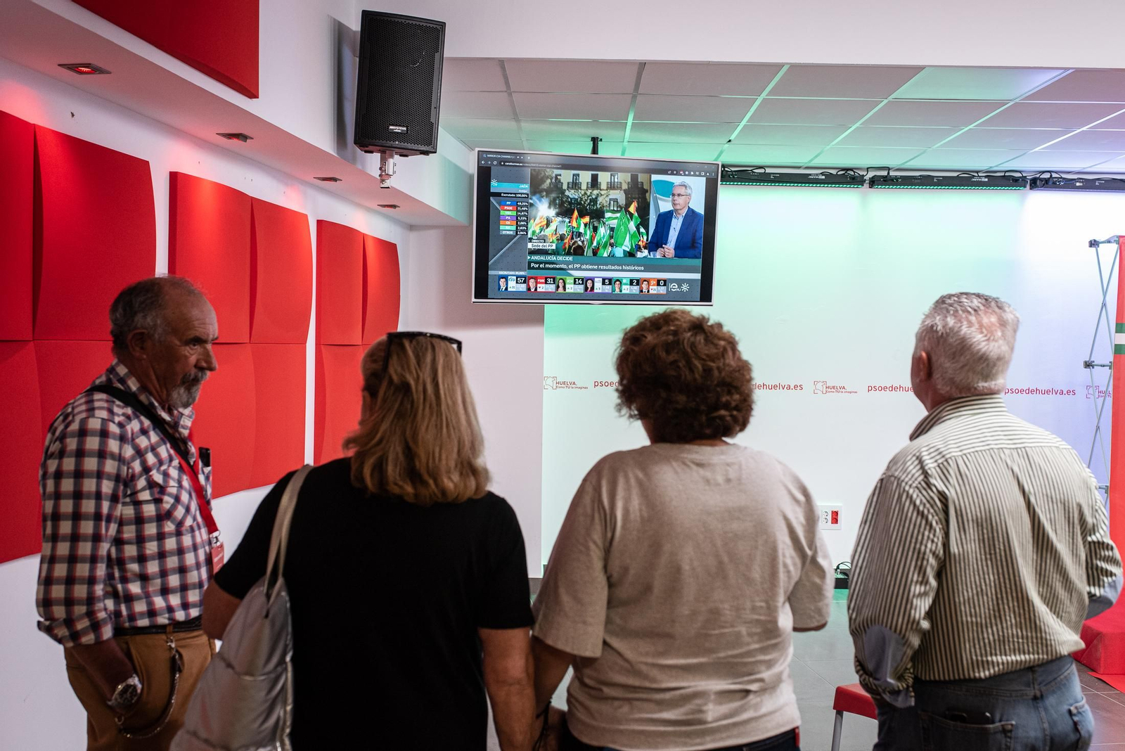 Imágenes: Así se ha vivido la noche electoral en la sede del PSOE en Huelva