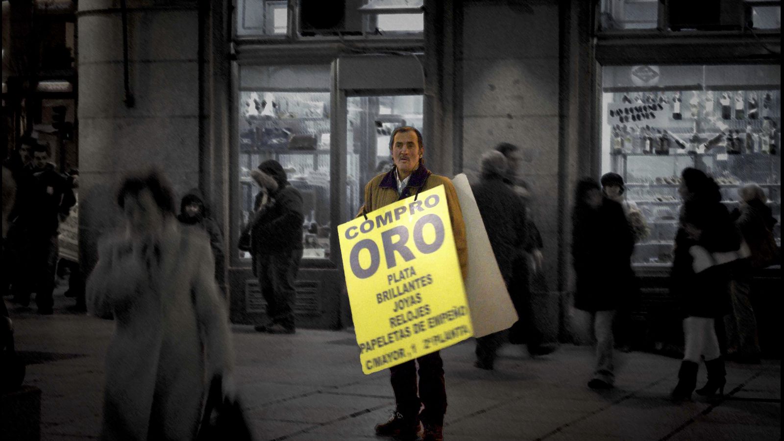 Da igual con tela, cartón, madera o papel, lo importante es tener algo que reclamar.