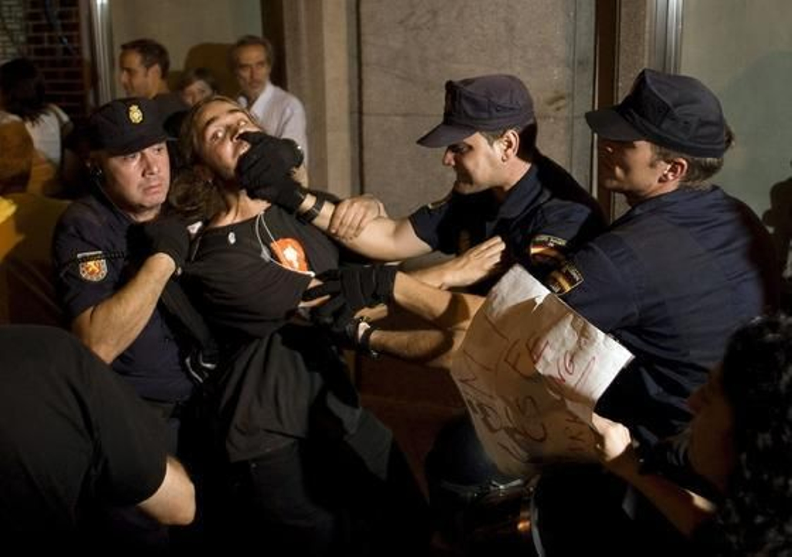 Desalojo de la Puerta del Sol.

Foto: AFP