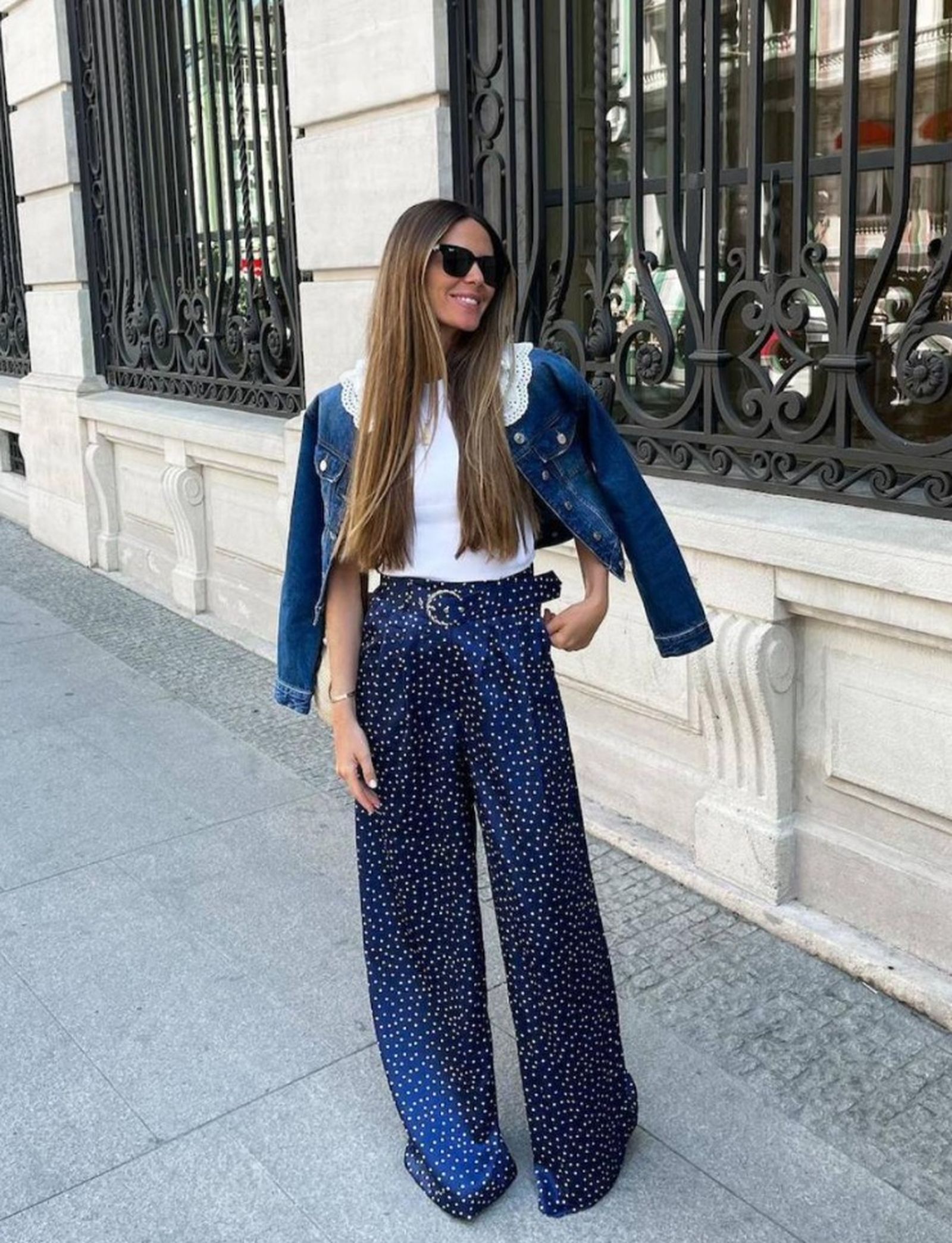 Los lunares son el estampado más atemporal de la primavera y lo puedes llevar en looks informales y en propuestas más elegantes.